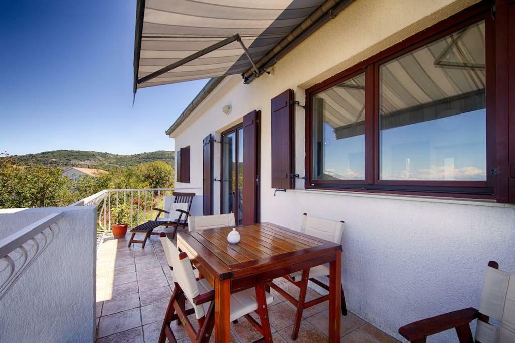 Apartamento Luceissa Vis Exterior foto